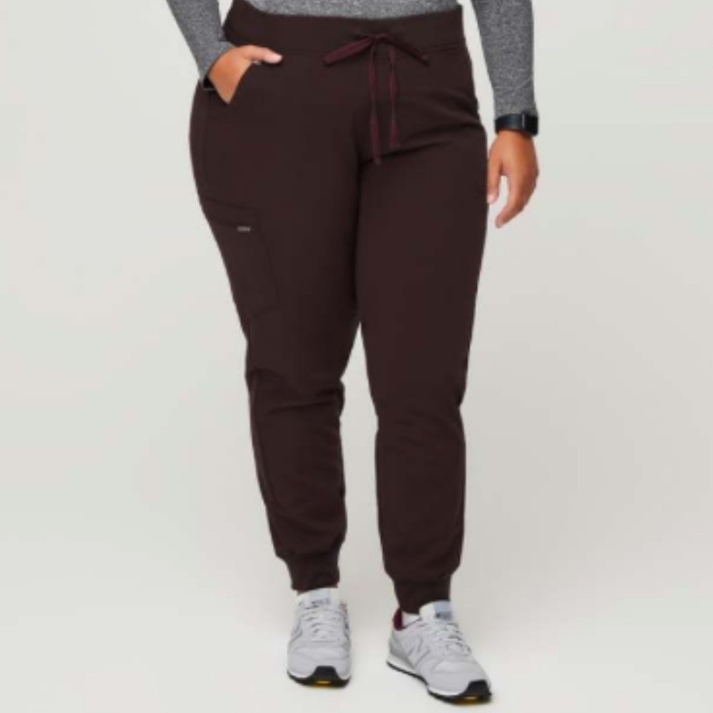 LIMITED EDITION Figs Zamora Petite Jogger Scrub Pants - Espresso (SP)